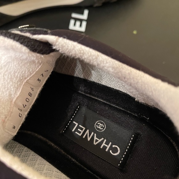 Chanel women’s navy blue sneakers in size 37.5 - Picture 5 of 8